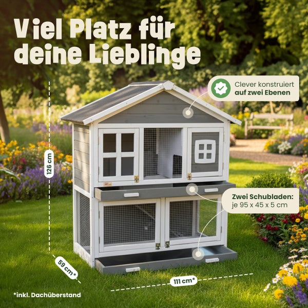 Zweistöckiger Kleintierstall aus Holz mit zwei Reinigungsschubladen im Garten, Maße 126 mal 111 mal 59 Zentimeter.