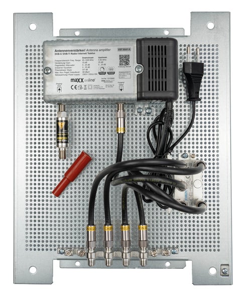 4 Teilnehmer Set mit Antennenverstärker für Kabelfernsehen 33 dB Verstärkung & Rückkanal, Kabel Verteiler, Überspannungsschutz, F-Verbindungskabel vormontiert auf Lochblech Montageplatte