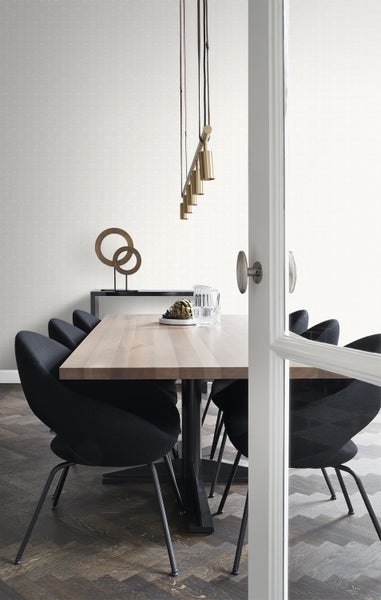 Esszimmer mit Esstisch, Stühlen und Pendelleuchte