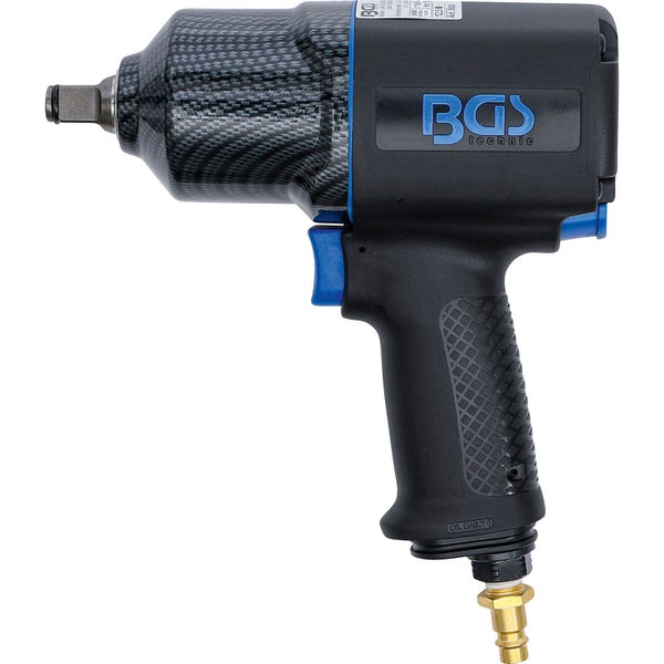 Deckenleuchte mit Holzsockel und Metallscheinwerfer