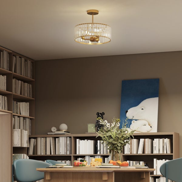 Innenaufnahme eines Esszimmers mit einem Esstisch, Stühlen und einer Deckenleuchte.