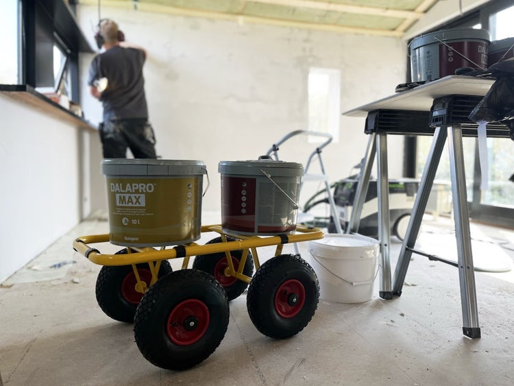 Plattenwagen Ravendo PW300 Schwerlastkarre – Transporthilfe mit Luftreifen, 300 kg Tragkraft, Stahlrahmen