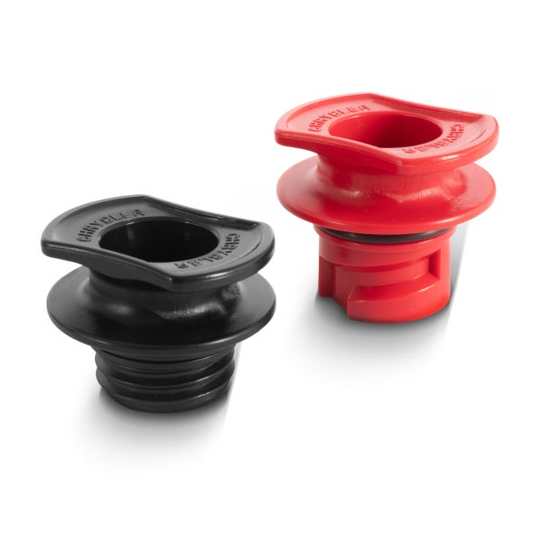 Zwei Kunststoffstopfen mit der Aufschrift Chrysler.