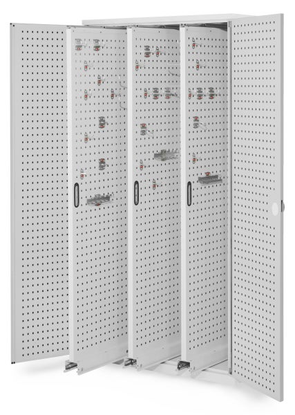 Werkzeugschrank mit Lochwand und geöffneten Türen für Werkstattbedarf