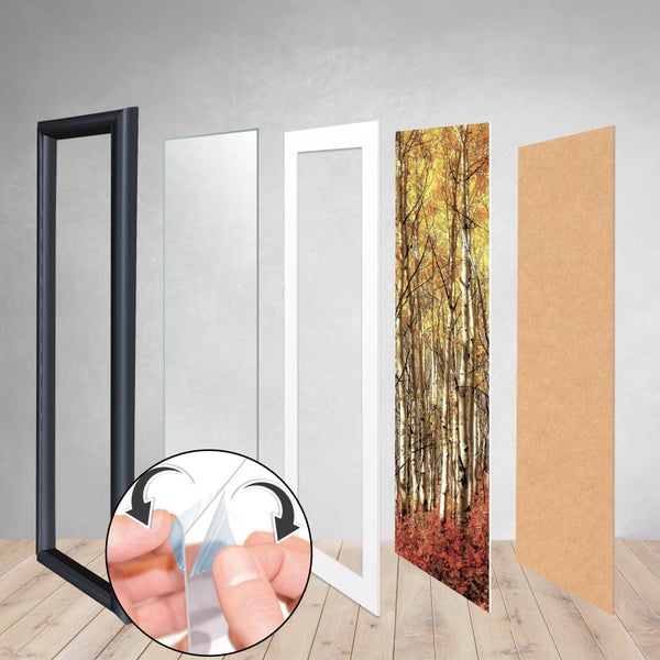 Explosionsansicht eines Bilderrahmens mit Rahmen, Glas, Passepartout, Bild und Rückwand