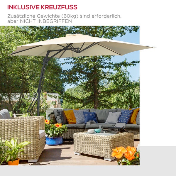 Ampelschirm inklusive Kreuzfuß in einer hellen Gartenszene mit Polyrattan-Gartenmöbeln auf einer Holzterrasse.