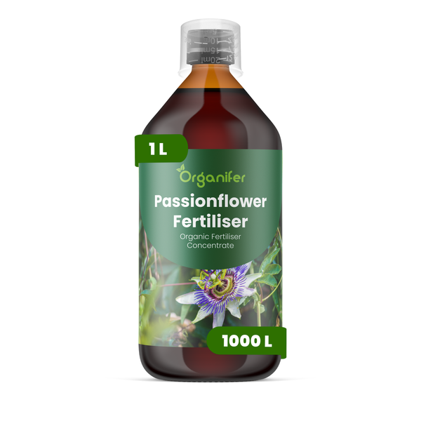 Organifer Passionsblumen-Dünger, organisches Düngerkonzentrat in der 1 Liter Flasche mit Messbecher.