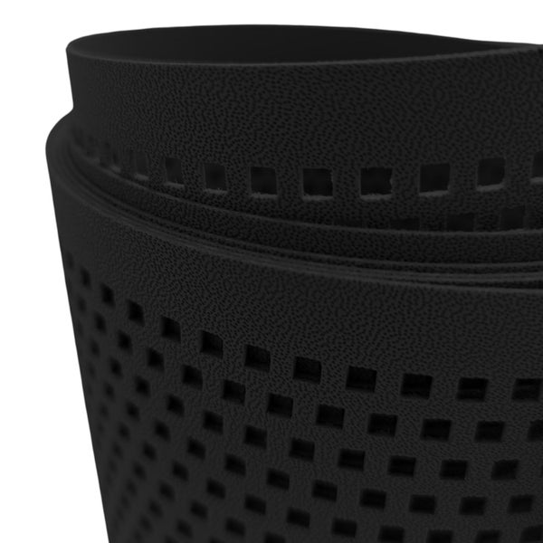 Gerollte Gummimatte mit quadratischen Löchern