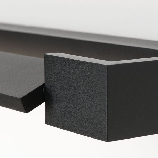 Modernes Wandregal mit eckigem Rahmen aus pulverbeschichtetem Metall zur Wandmontage.