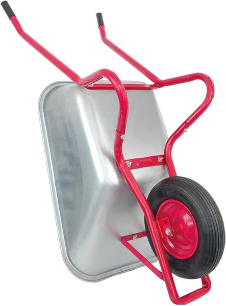 Wohnzimmer mit Sofa, geometrischer Tapete und Katzenskulptur