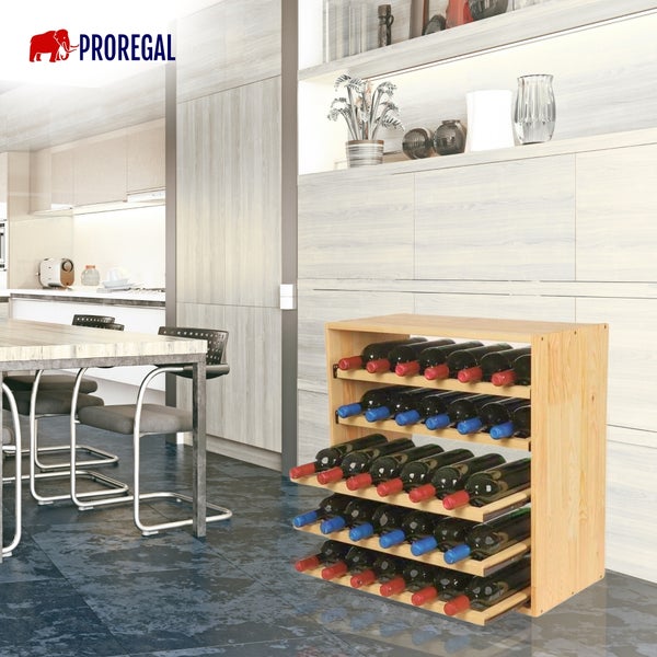 Proregal Logo. Proregal Weinregal aus Holz in einer hellen, modernen Küche mit Esstisch und Stühlen.