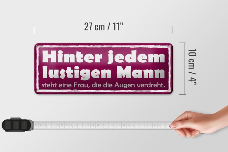 Blechschild Spruch 27x10cm hinter lustigen Mann eine Frau Dekoration