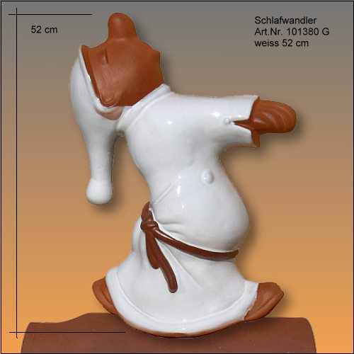 Dachfigur Schlafwandler aus Terrakotta in Weiß, Höhe 52 Zentimeter.