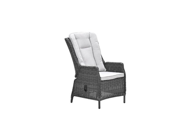 Verstellbarer Garten-Hochlehner aus Polyrattan mit Sitz- und Rückenkissen.