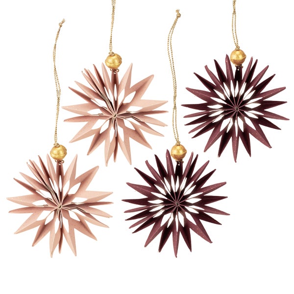 Vier hängende Papiersterne mit Ornamenten für die Dekoration