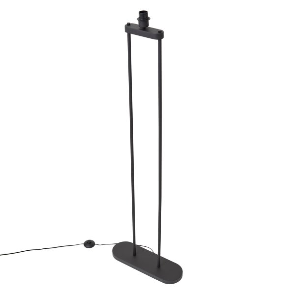 Schwarzes mattes Stehleuchtengestell aus Metall mit zwei Stäben, ovalem Standfuß und Fußschalter.