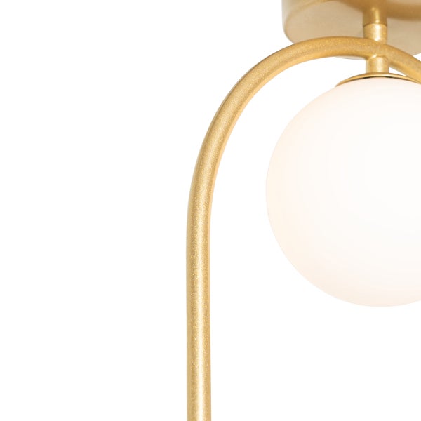 Deckenleuchte mit runder Glaskugel und metallener Halterung