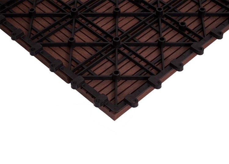 Unterseite einer Terrassenfliese aus Holz-Kunststoff-Verbundwerkstoff mit schwarzem Kunststoff-Gitternetz und Klicksystem.