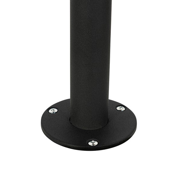 Montagefuß einer Außenleuchte mit Anschlussbox und rundem Sockel aus schwarzem Metall.