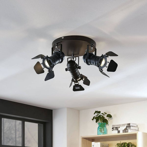 Deckenleuchte mit drei Strahlern im Studio Design