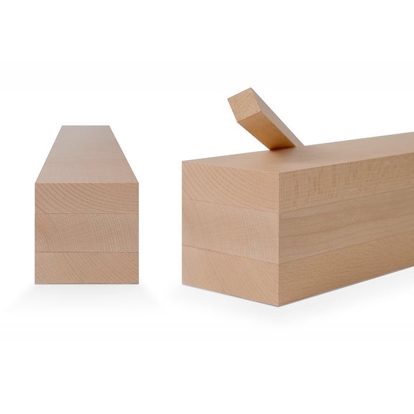 Holzlatten aus Fichte im Stapel