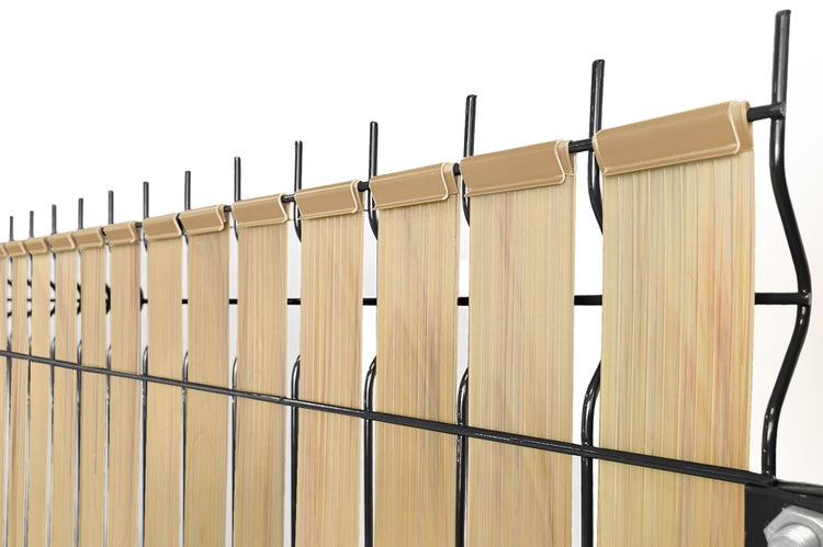Sichtschutzzaun aus Bambus mit Stahlrahmen