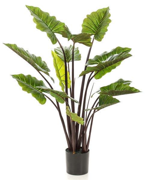 Künstliche Alocasia Pflanze mit großen grünen Blättern und dunklen Stielen in einem schwarzen Kunststofftopf.
