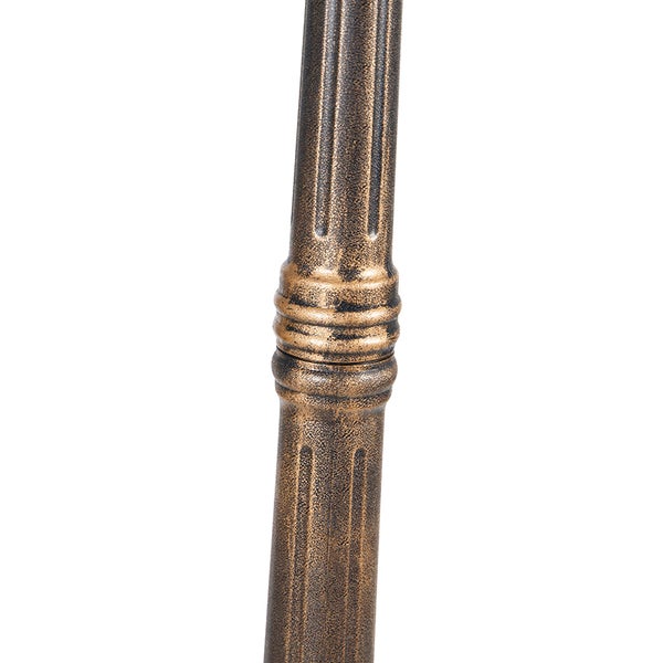 Detailaufnahme eines verzierten Masts für Außenleuchten aus Metall mit antiker Oberflächenstruktur und Längsrillen.