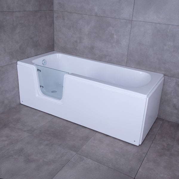 Modernes Badezimmer mit einer weißen rechteckigen Badewanne mit integrierter Glastür für einen barrierefreien Einstieg auf grauen Fliesen.