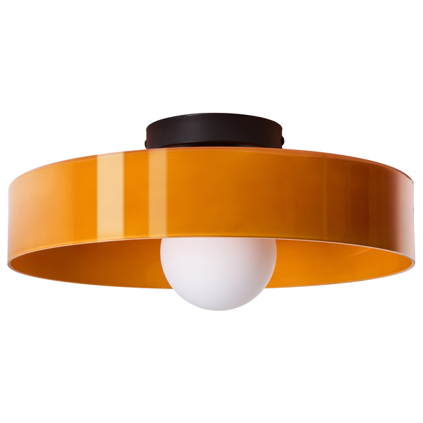 Runde Deckenleuchte mit orangefarbenem Metallschirm und weißer Glaskugel