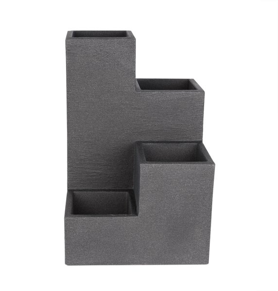 Mehrstöckiger Pflanzkasten aus Kunststein