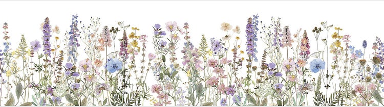 Tapetenborte mit bunten Wildblumen an einer hellen Wand hinter einem Tisch mit Kaffeetasse und Stuhl.