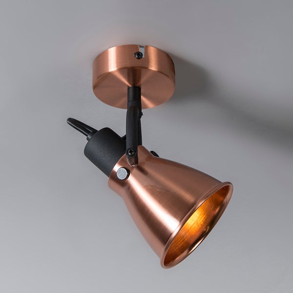 Deckenstrahler aus Metall zur Innenbeleuchtung