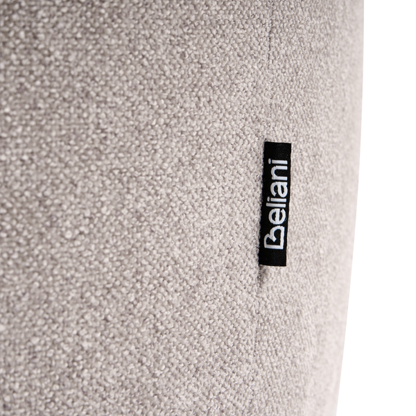 Nahaufnahme von strukturiertem Bouclé-Stoff mit Beliani Logo.