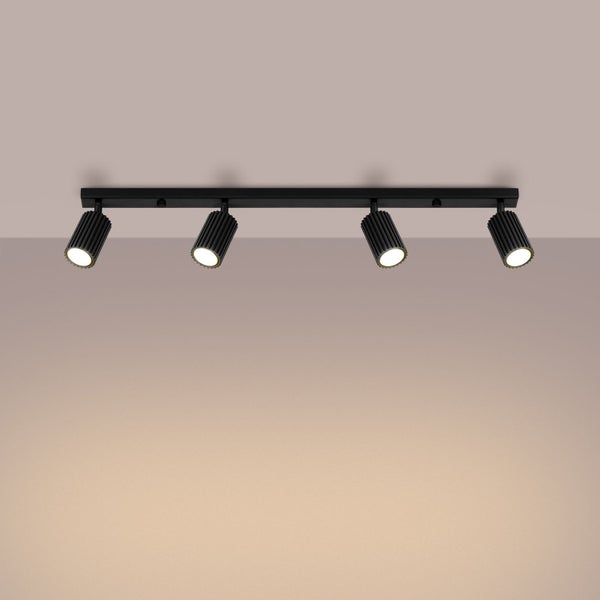 Deckenleuchte mit vier Strahlern