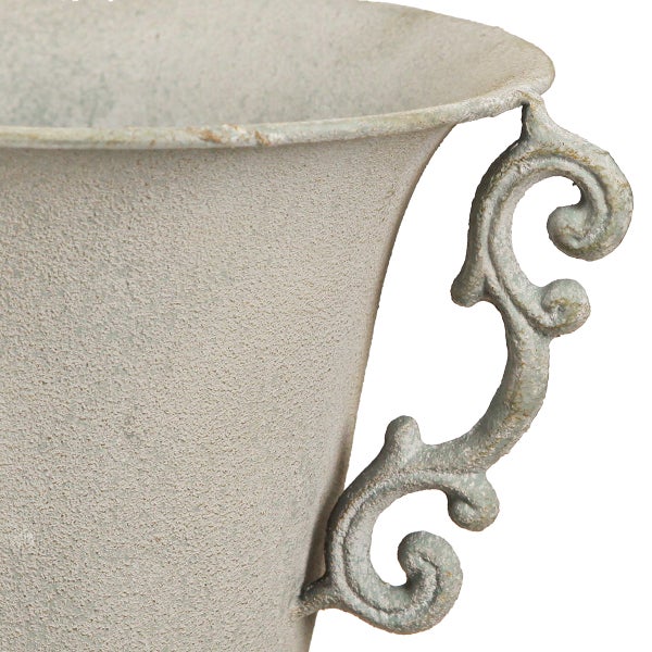 Detailansicht einer Pflanzvase mit Griff