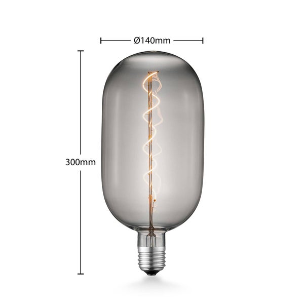 LED Filament Leuchtmittel in Kolbenform mit Rauchglas, 140 Millimeter Durchmesser und 300 Millimeter Höhe.