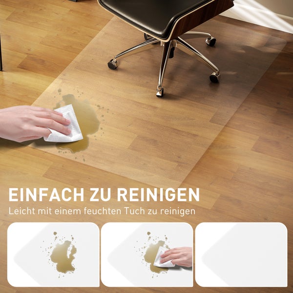 Transparente Bodenschutzmatte unter einem Bürostuhl, eine Hand reinigt eine verschüttete Flüssigkeit mit einem Tuch.