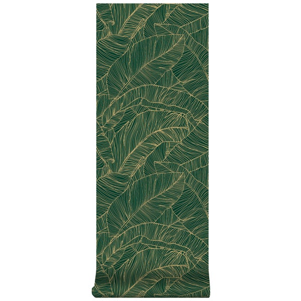 Tapete mit tropischem Blättermuster in Dunkelgrün und Gold, botanisches Design mit Palmenblättern.