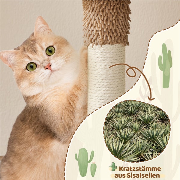 Katze an einem Kratzbaum mit Sisalstämmen