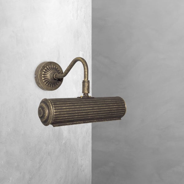 Wandleuchte aus Metall zur Bildbeleuchtung