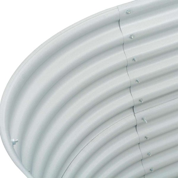 Detailansicht eines gewellten Hochbeet-Elements aus Metall mit Schraubverbindung.
