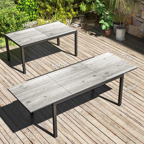 Bambuspflanze mit gelben Halmen und grünen Blättern.