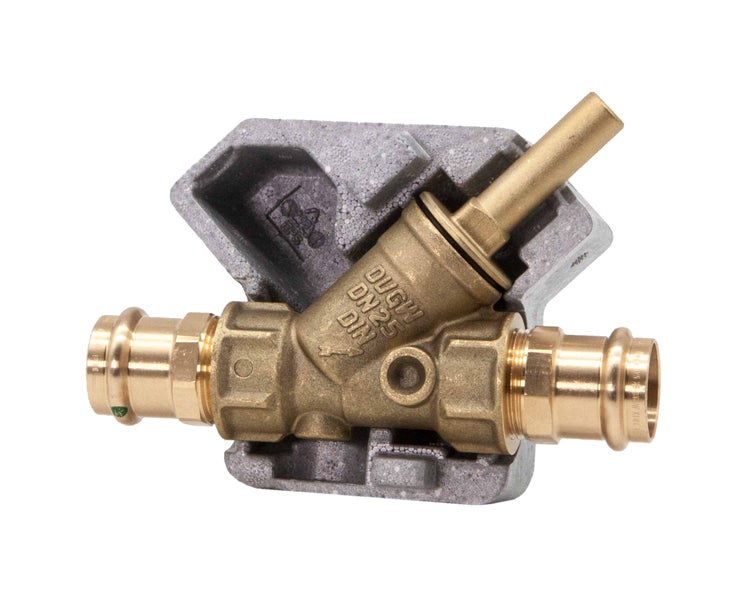 Schrägsitzventil aus Messing DN 25 mit Pressanschlüssen und grauer Dämmschale.