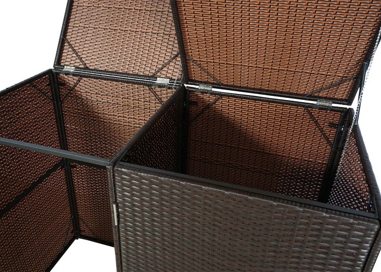 Detailansicht einer braunen, offenen Gartentruhe aus Polyrattan