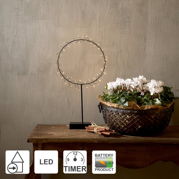 Holzschwibbogen mit elektrischen Kerzen