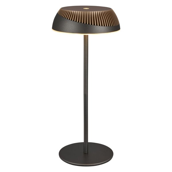 Moderne LED-Tischleuchte mit geriffeltem Schirm und schlankem Standrohr auf rundem Sockel.