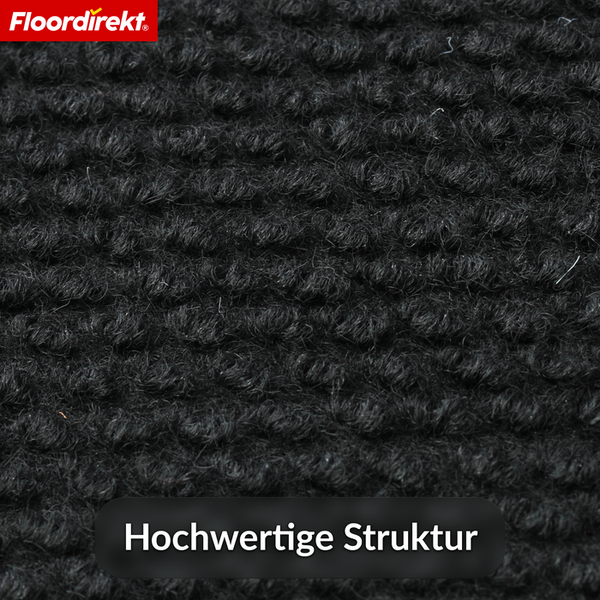 Gerippte Oberflächenstruktur einer schwarzen Schmutzfangmatte, Floordirekt Logo.