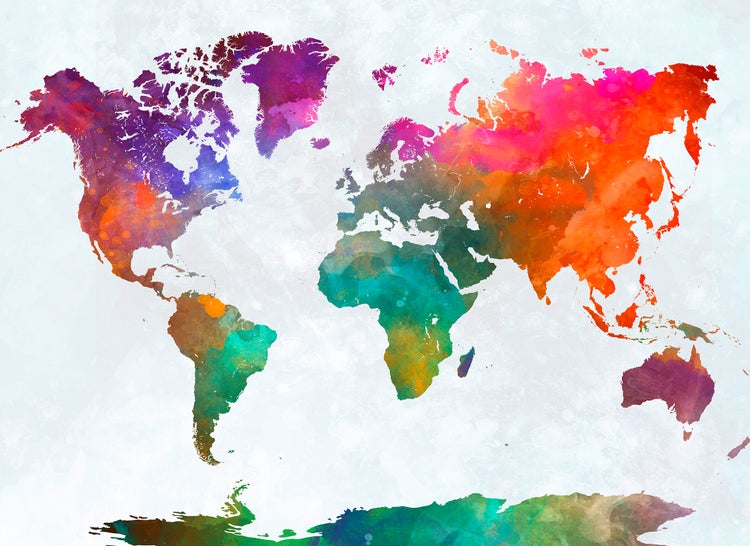 Weltkarte im Aquarell-Stil als Wanddekoration mit bunten Kontinenten auf strukturiertem Hintergrund.