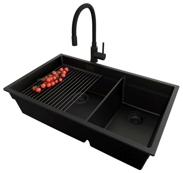 Spülbecken mit Abtropfgitter und Wasserhahn